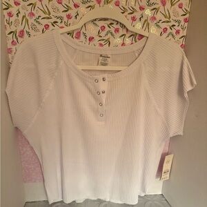 No Boundaries woman’s white cap sleeve Henley top . P to P 19 in. 4 front snaps